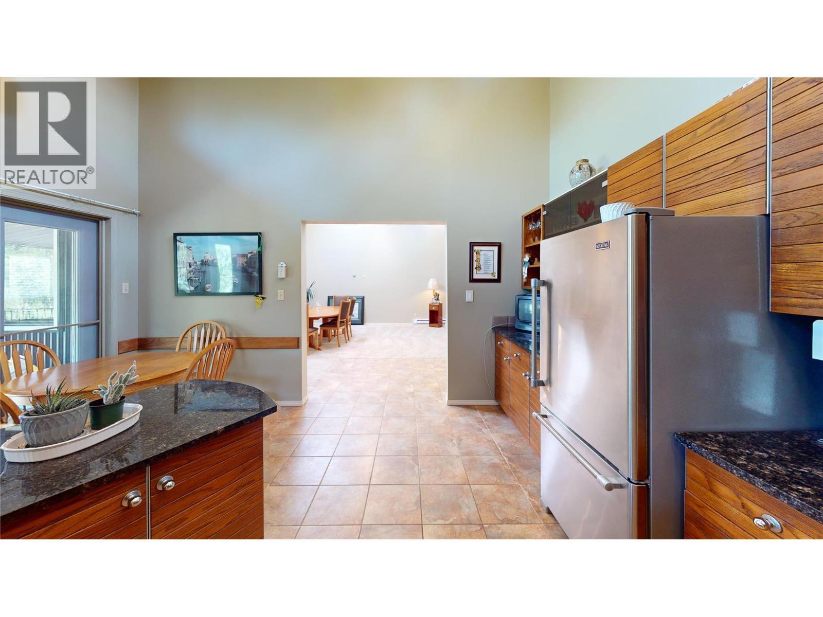 105 Castle Mountain Road, Fernie, BC - Indoor Photo Showing Kitchen