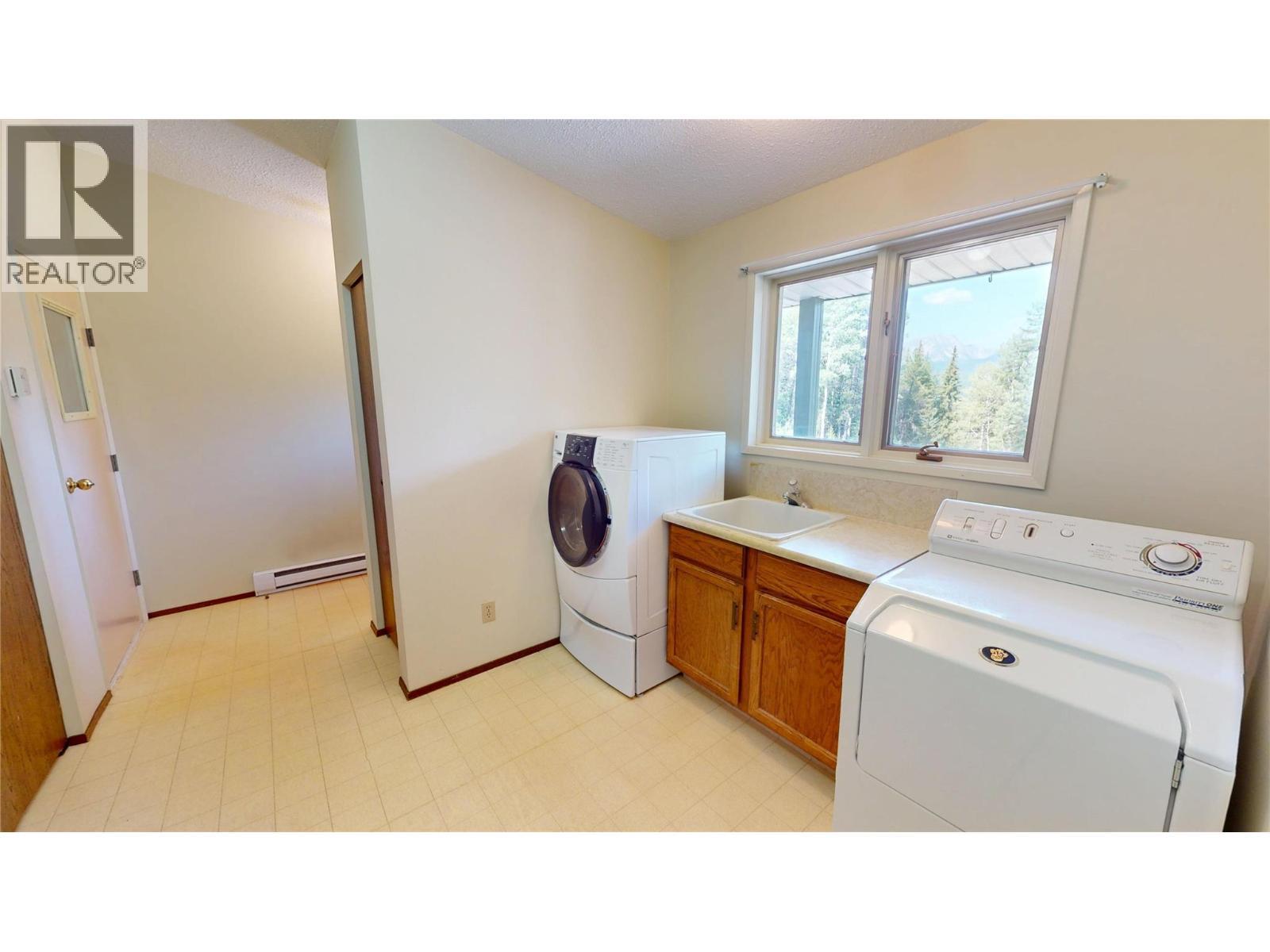 105 Castle Mountain Road, Fernie, BC - Indoor Photo Showing Laundry Room