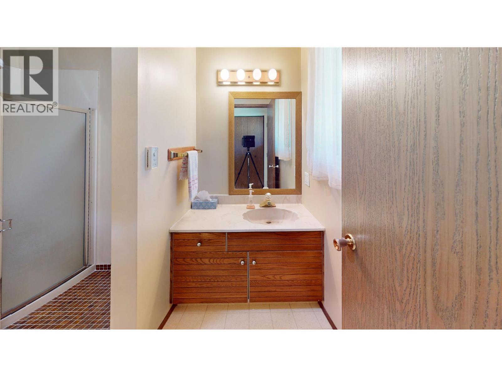 105 Castle Mountain Road, Fernie, BC - Indoor Photo Showing Bathroom