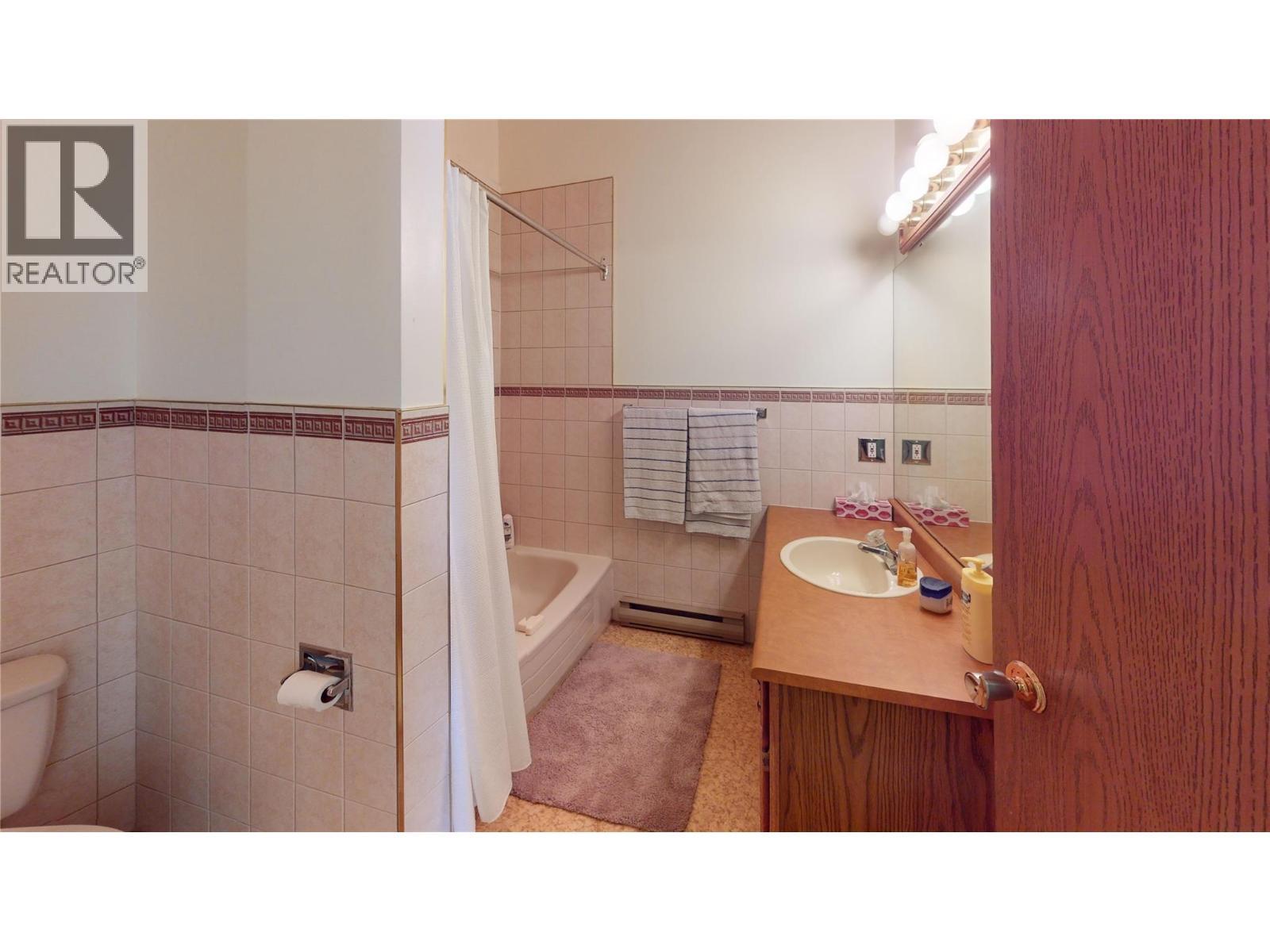 105 Castle Mountain Road, Fernie, BC - Indoor Photo Showing Bathroom