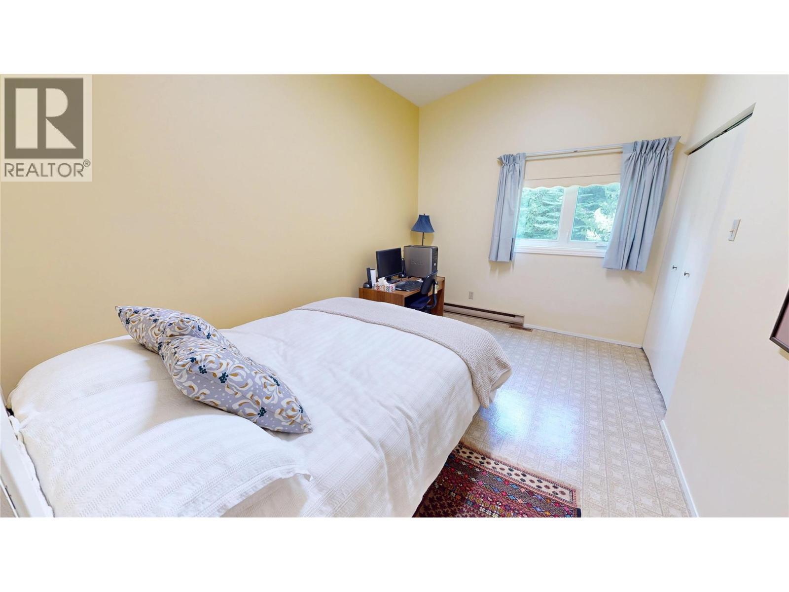 105 Castle Mountain Road, Fernie, BC - Indoor Photo Showing Bedroom