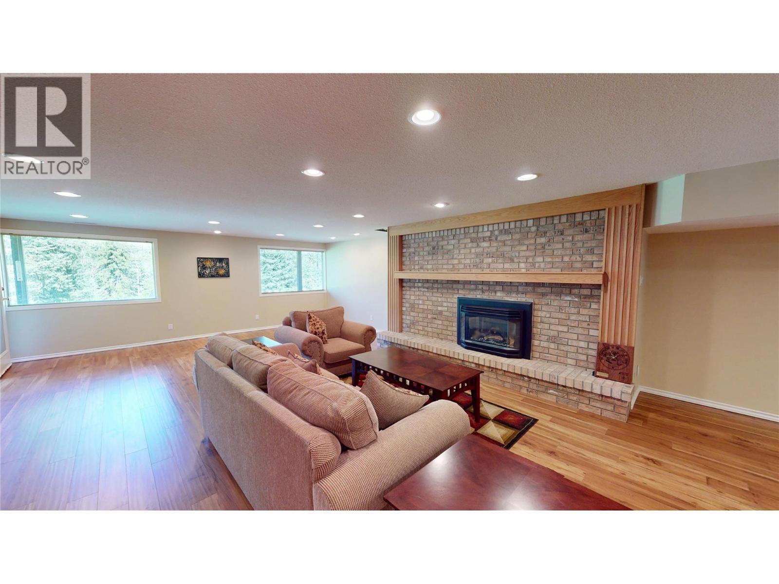105 Castle Mountain Road, Fernie, BC - Indoor Photo Showing Living Room With Fireplace