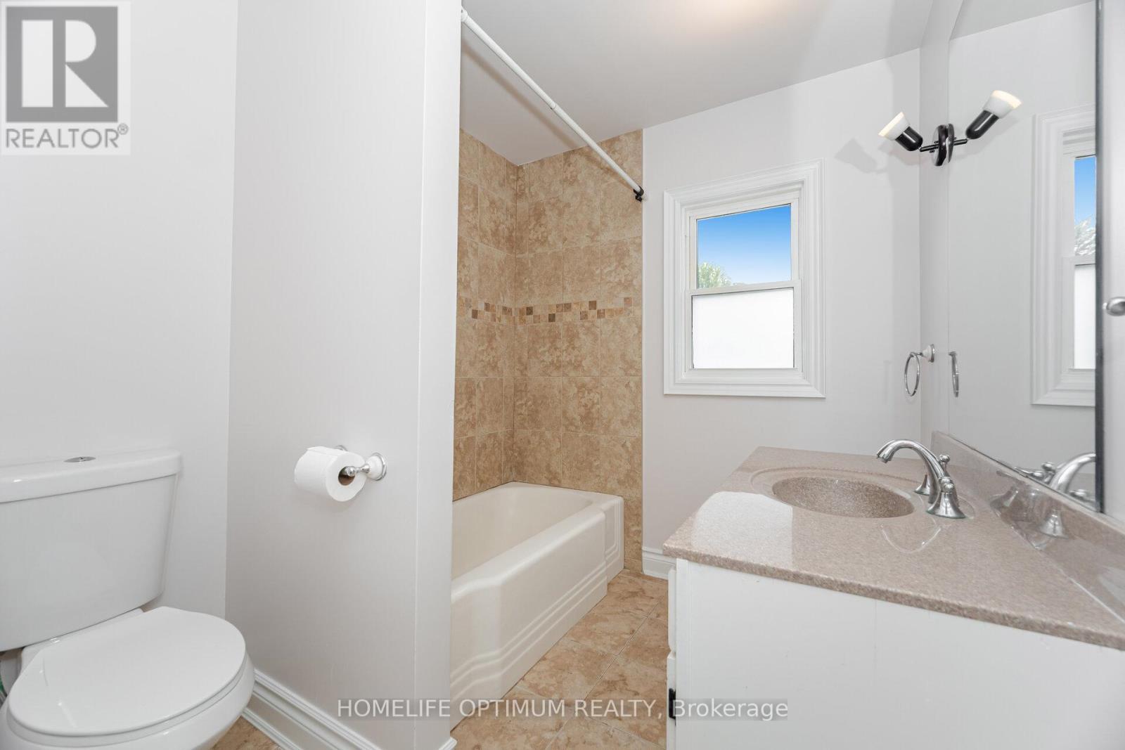 132 Eagle Street, Newmarket, ON - Indoor Photo Showing Bathroom