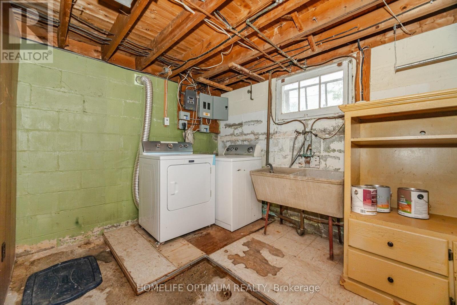 132 Eagle Street, Newmarket, ON - Indoor Photo Showing Laundry Room