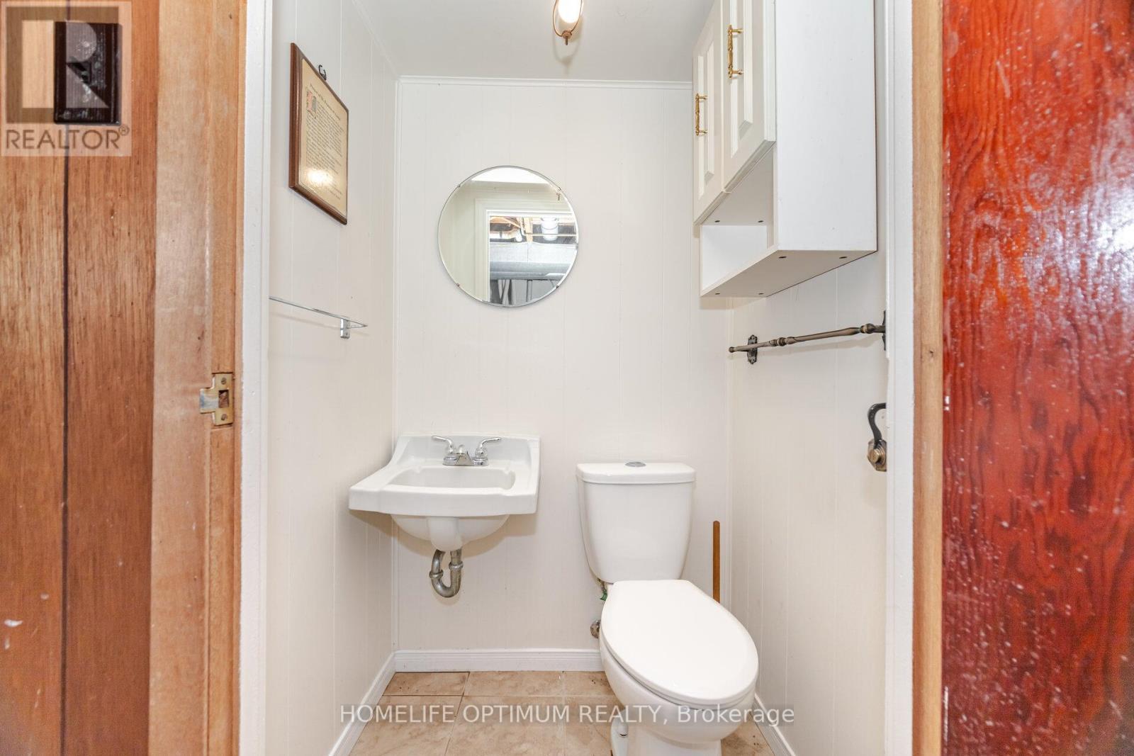 132 Eagle Street, Newmarket, ON - Indoor Photo Showing Bathroom
