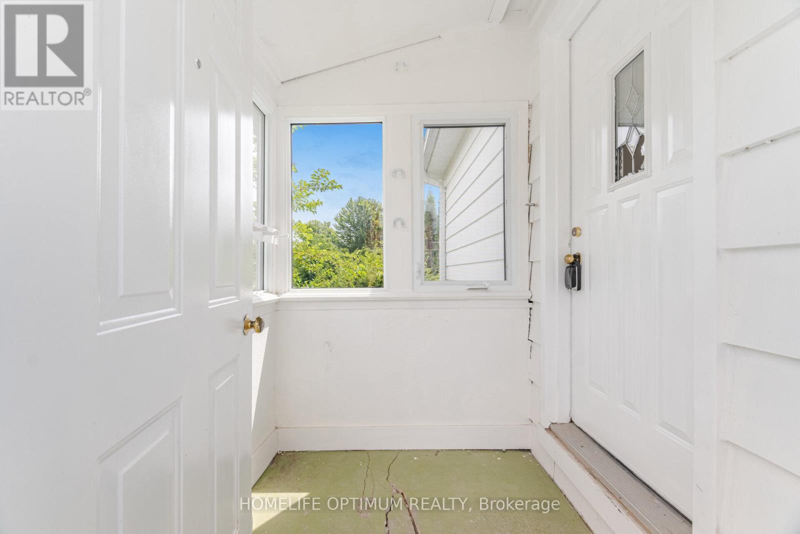 132 Eagle Street, Newmarket, ON - Indoor Photo Showing Other Room