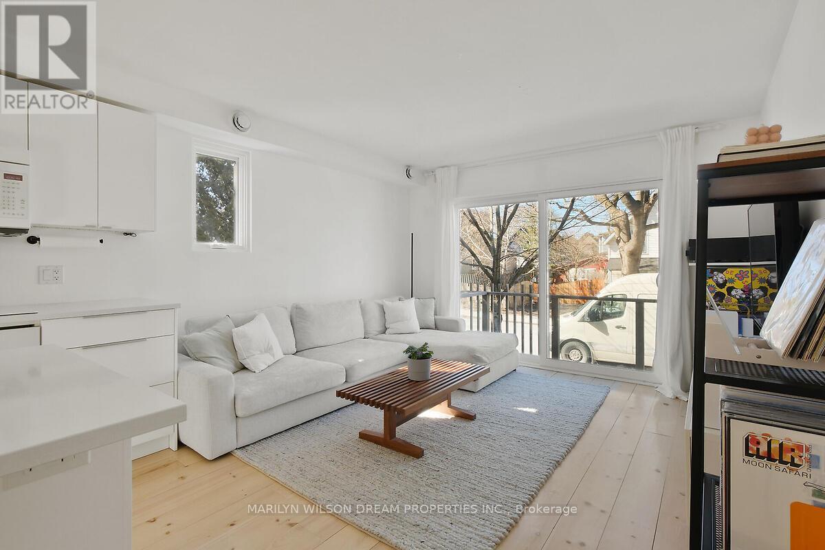 67 Pinhey Street, Ottawa, ON - Indoor Photo Showing Living Room