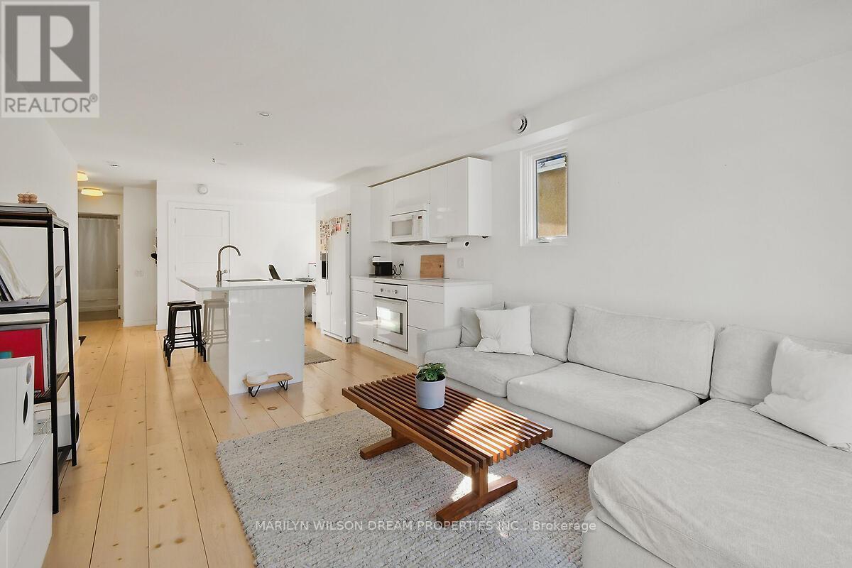 67 Pinhey Street, Ottawa, ON - Indoor Photo Showing Living Room