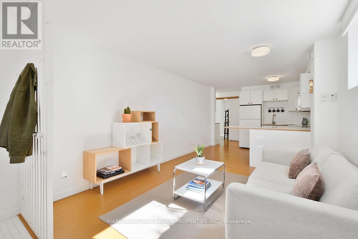 67 Pinhey Street, Ottawa, ON - Indoor Photo Showing Living Room