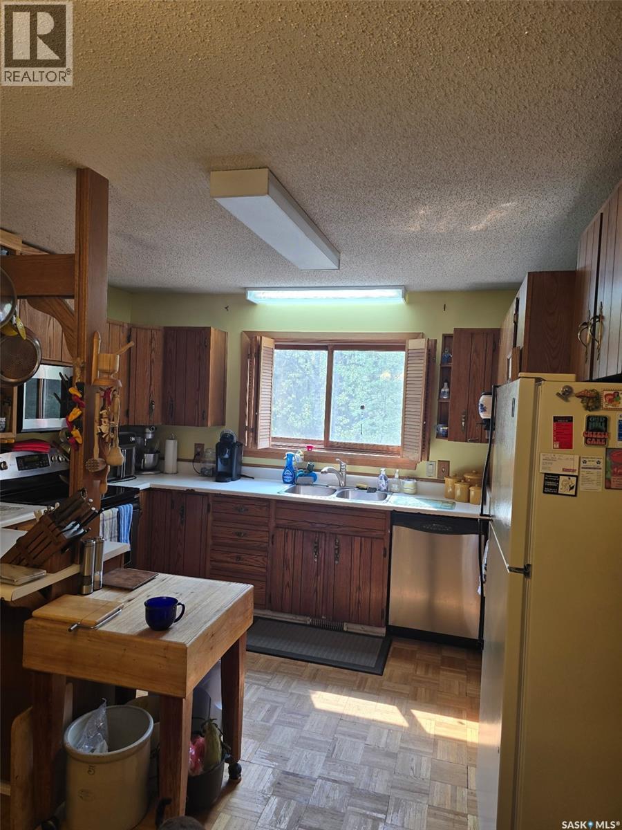 609 10Th Street N, Nipawin Rm No. 487, SK - Indoor Photo Showing Kitchen With Double Sink