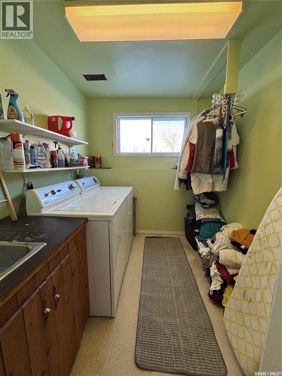 609 10Th Street N, Nipawin Rm No. 487, SK - Indoor Photo Showing Laundry Room