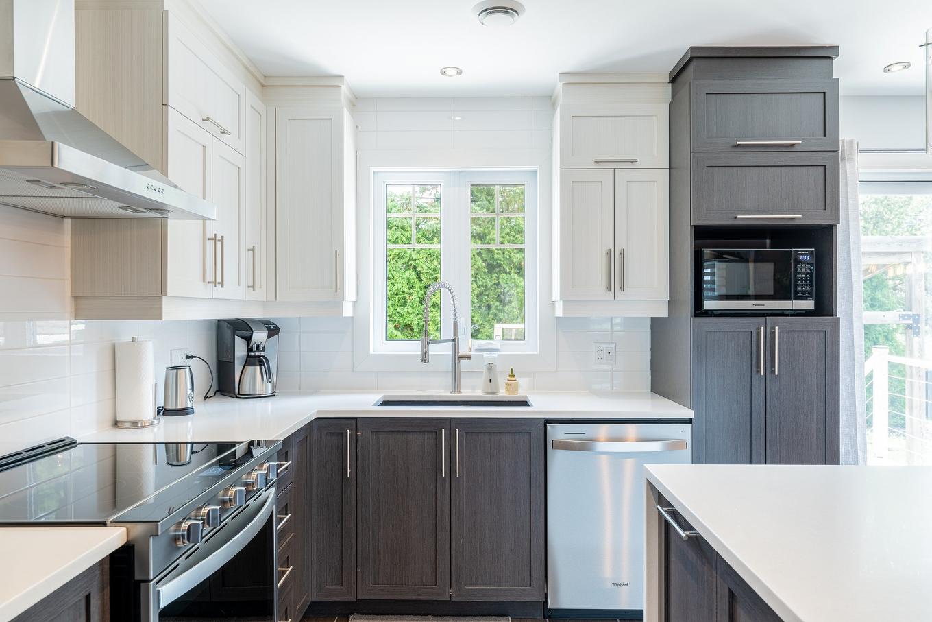Cuisine - 65 Rue Picard, L'Épiphanie, QC - Indoor Photo Showing Kitchen With Upgraded Kitchen