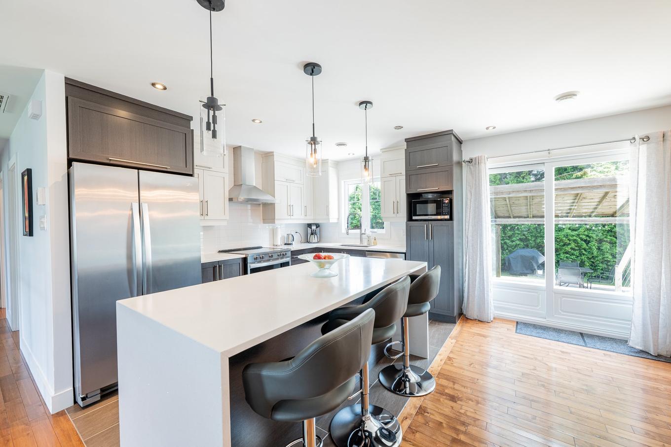 Cuisine - 65 Rue Picard, L'Épiphanie, QC - Indoor Photo Showing Kitchen With Upgraded Kitchen