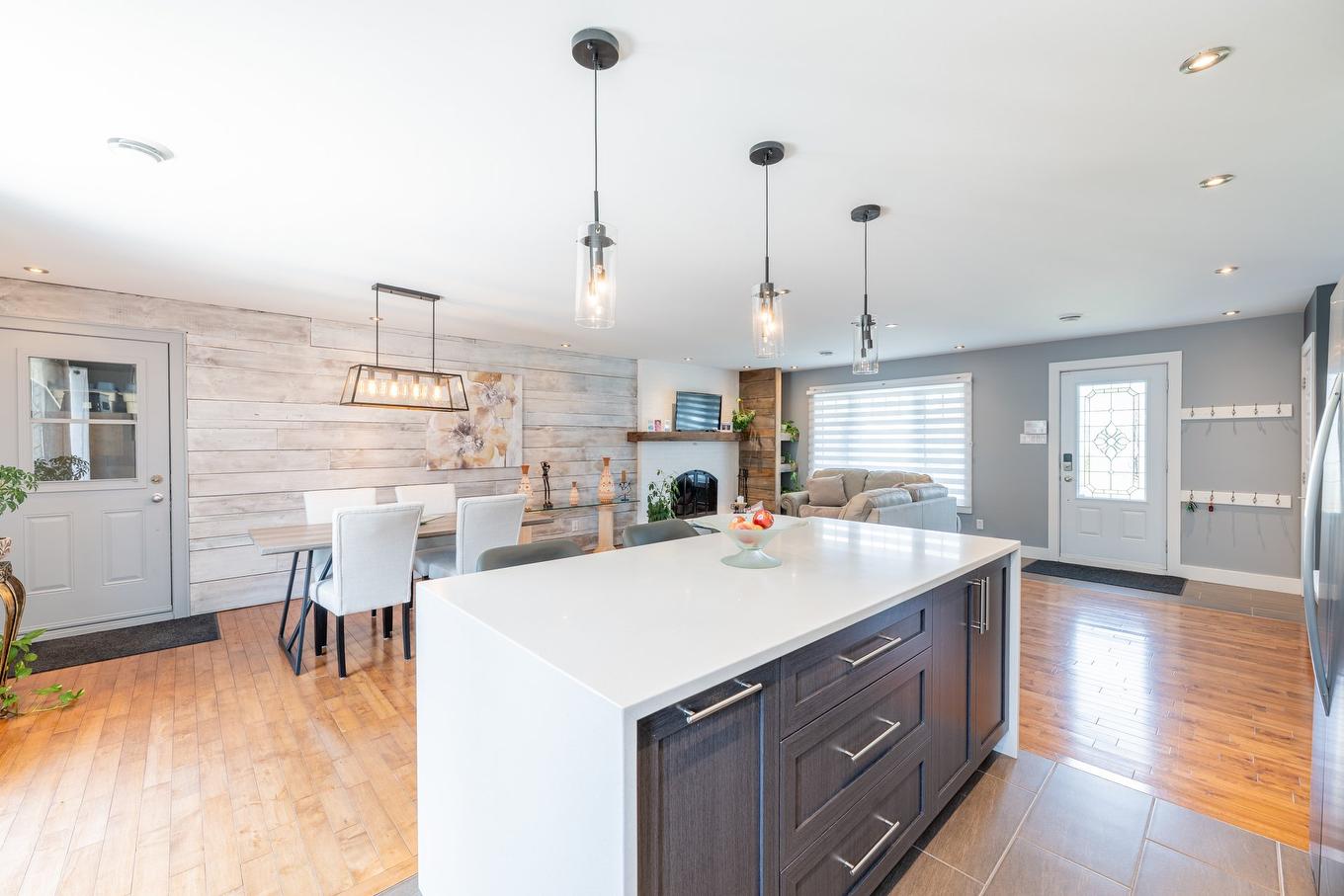 Cuisine - 65 Rue Picard, L'Épiphanie, QC - Indoor Photo Showing Kitchen With Upgraded Kitchen