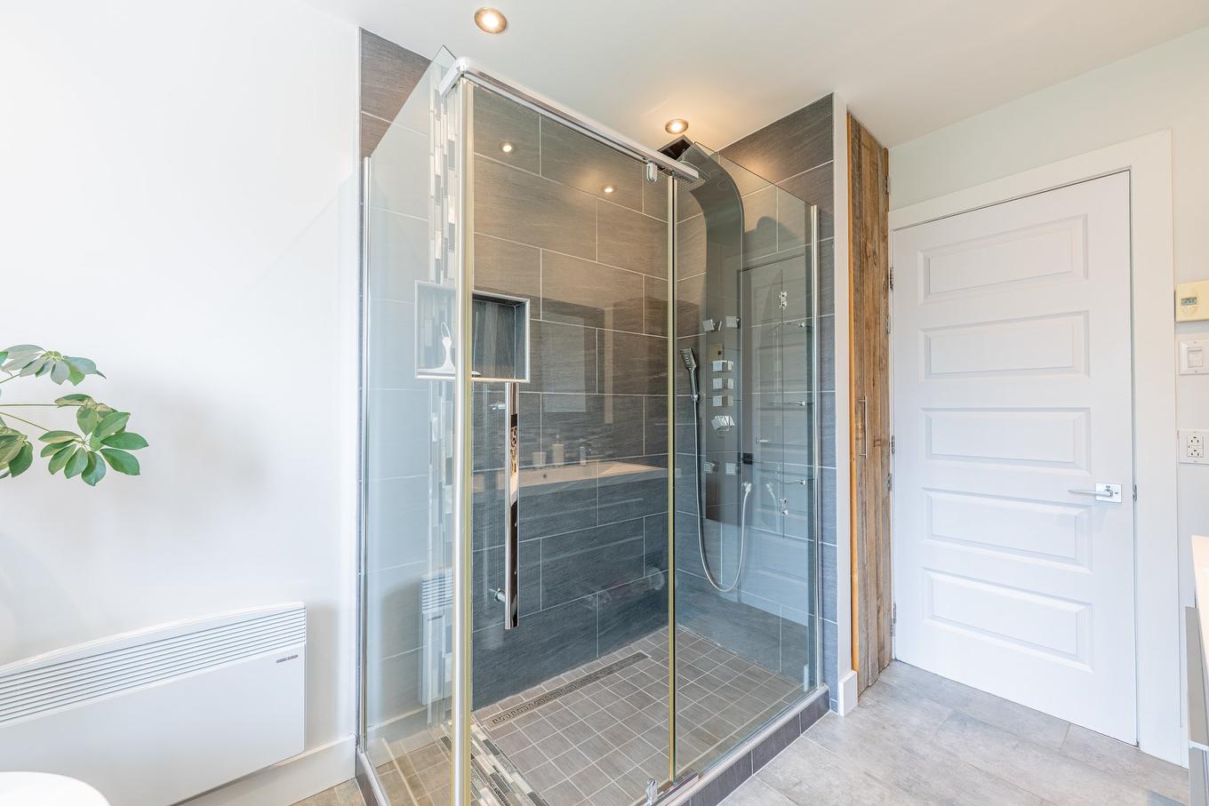 Salle de bains - 65 Rue Picard, L'Épiphanie, QC - Indoor Photo Showing Bathroom