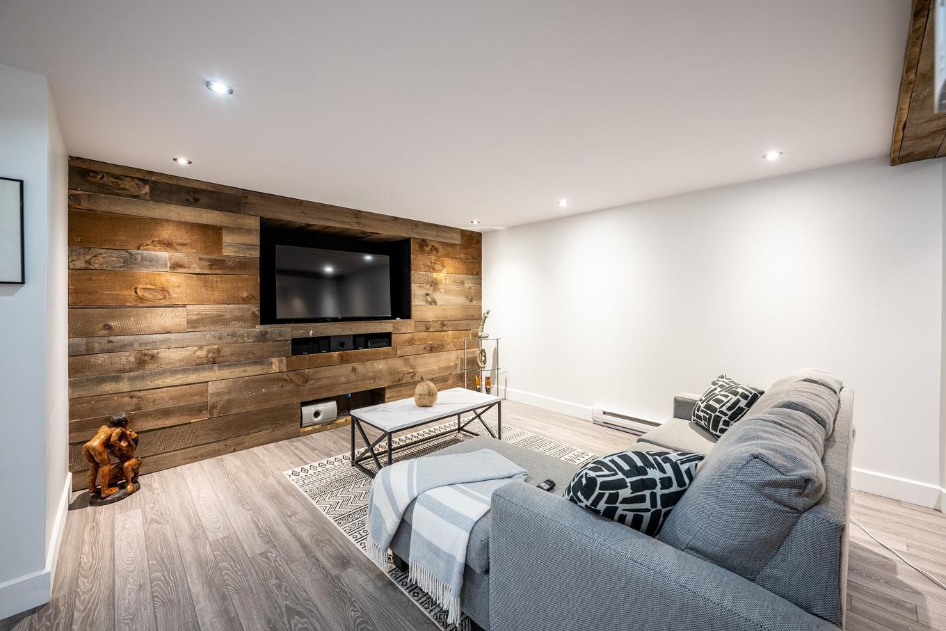 Salle familiale - 65 Rue Picard, L'Épiphanie, QC - Indoor Photo Showing Living Room