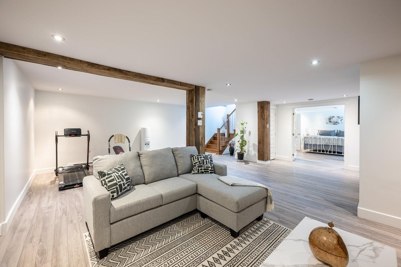 Salle familiale - 65 Rue Picard, L'Épiphanie, QC - Indoor Photo Showing Living Room