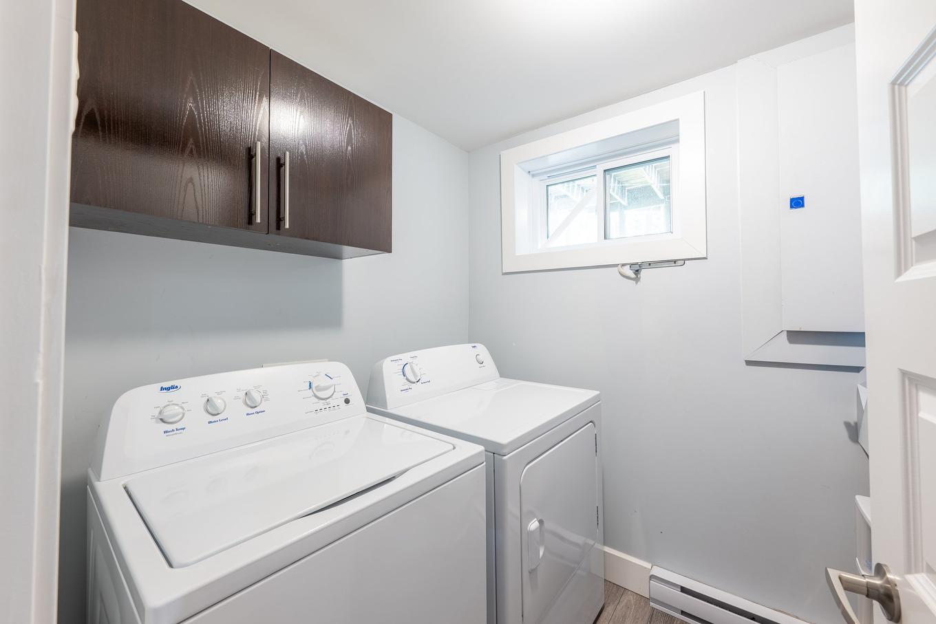 Salle de lavage - 65 Rue Picard, L'Épiphanie, QC - Indoor Photo Showing Laundry Room