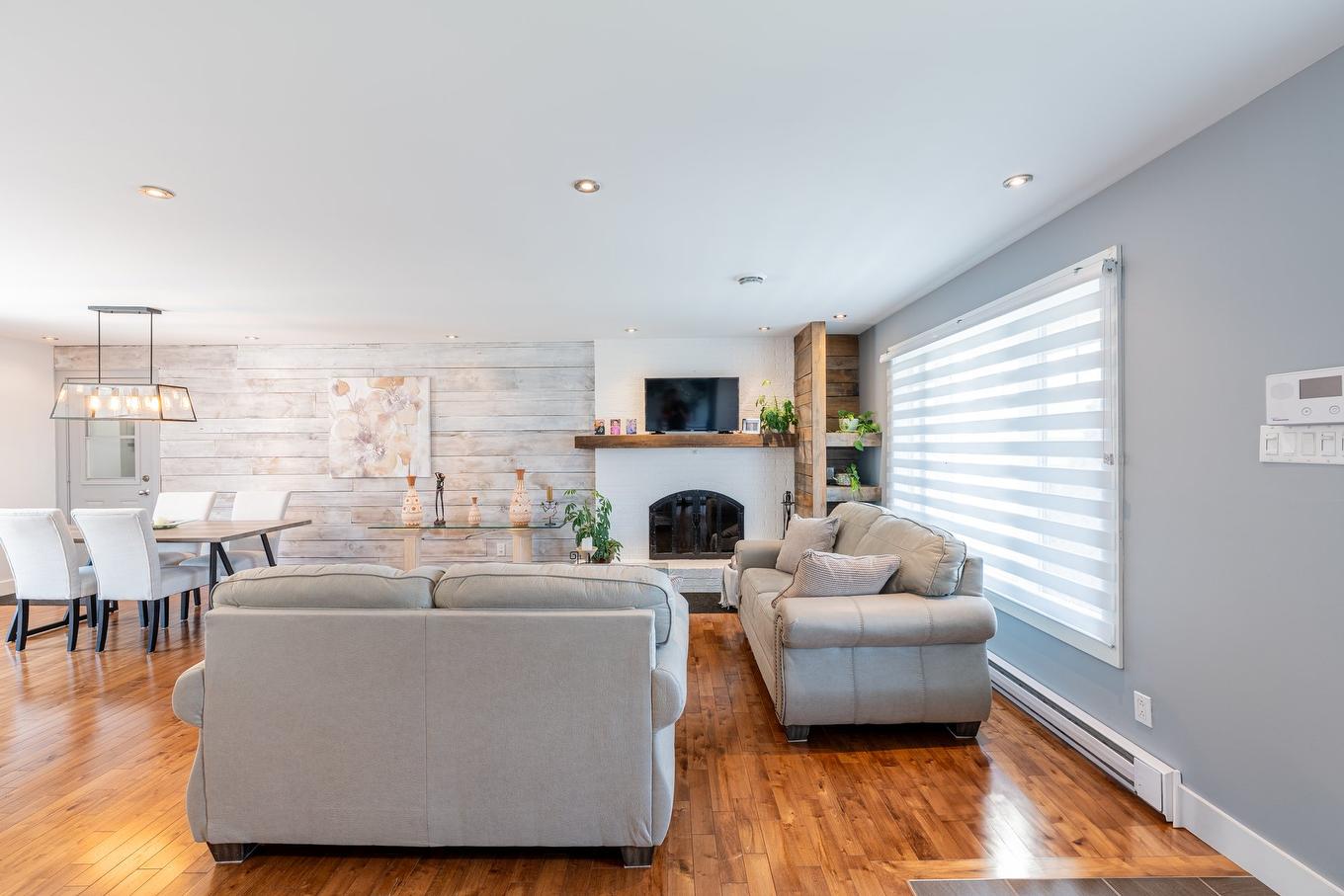 Salon - 65 Rue Picard, L'Épiphanie, QC - Indoor Photo Showing Living Room With Fireplace