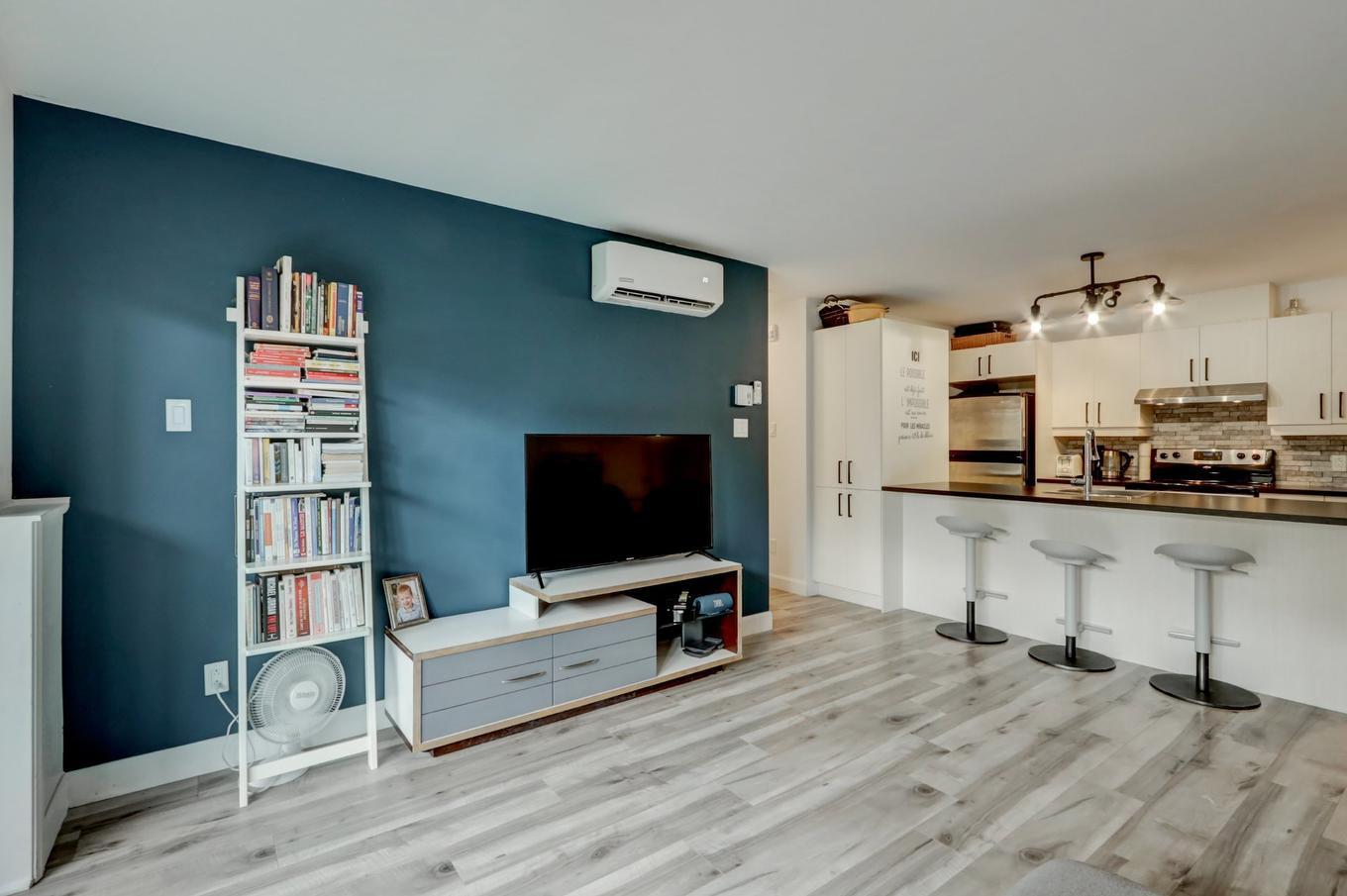 Salon - 106-2300 Rue De La Traversée, Saint-Jérôme, QC - Indoor Photo Showing Other Room