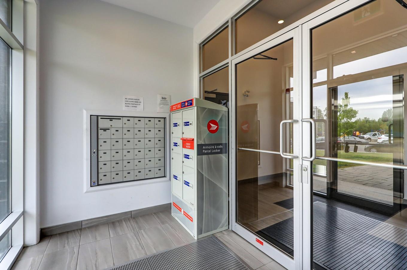 Hall d'entrée/Vestibule - 106-2300 Rue De La Traversée, Saint-Jérôme, QC - Indoor Photo Showing Other Room