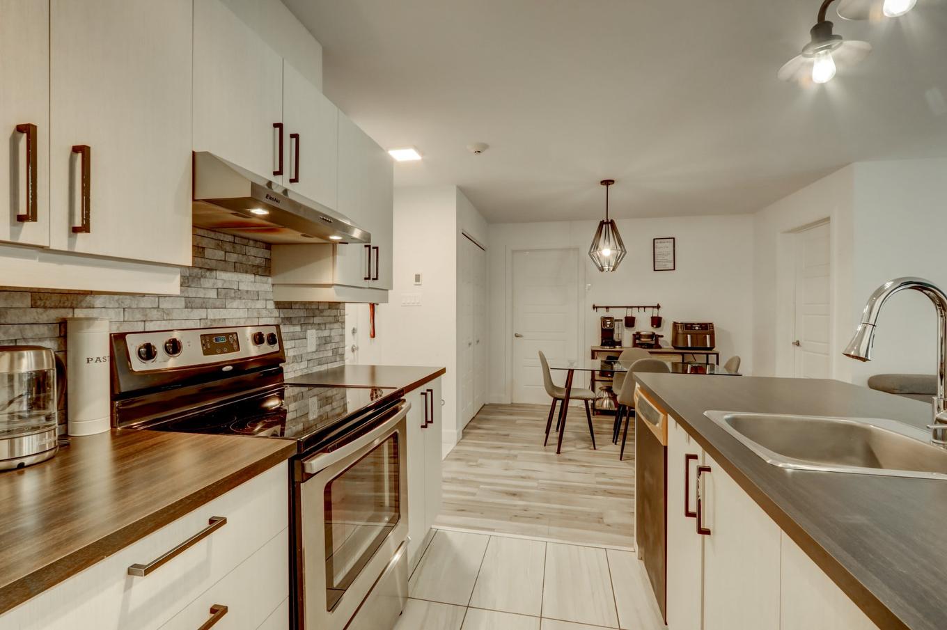 Cuisine - 106-2300 Rue De La Traversée, Saint-Jérôme, QC - Indoor Photo Showing Kitchen