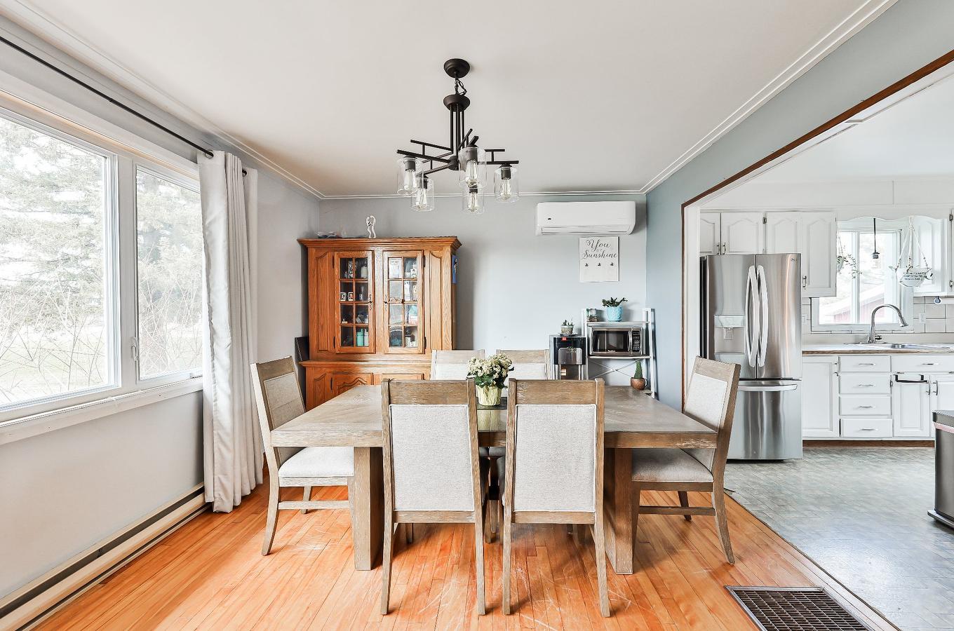 Salle à manger - 954 Boul. Arthur-Sauvé, Saint-Eustache, QC - Indoor Photo Showing Dining Room