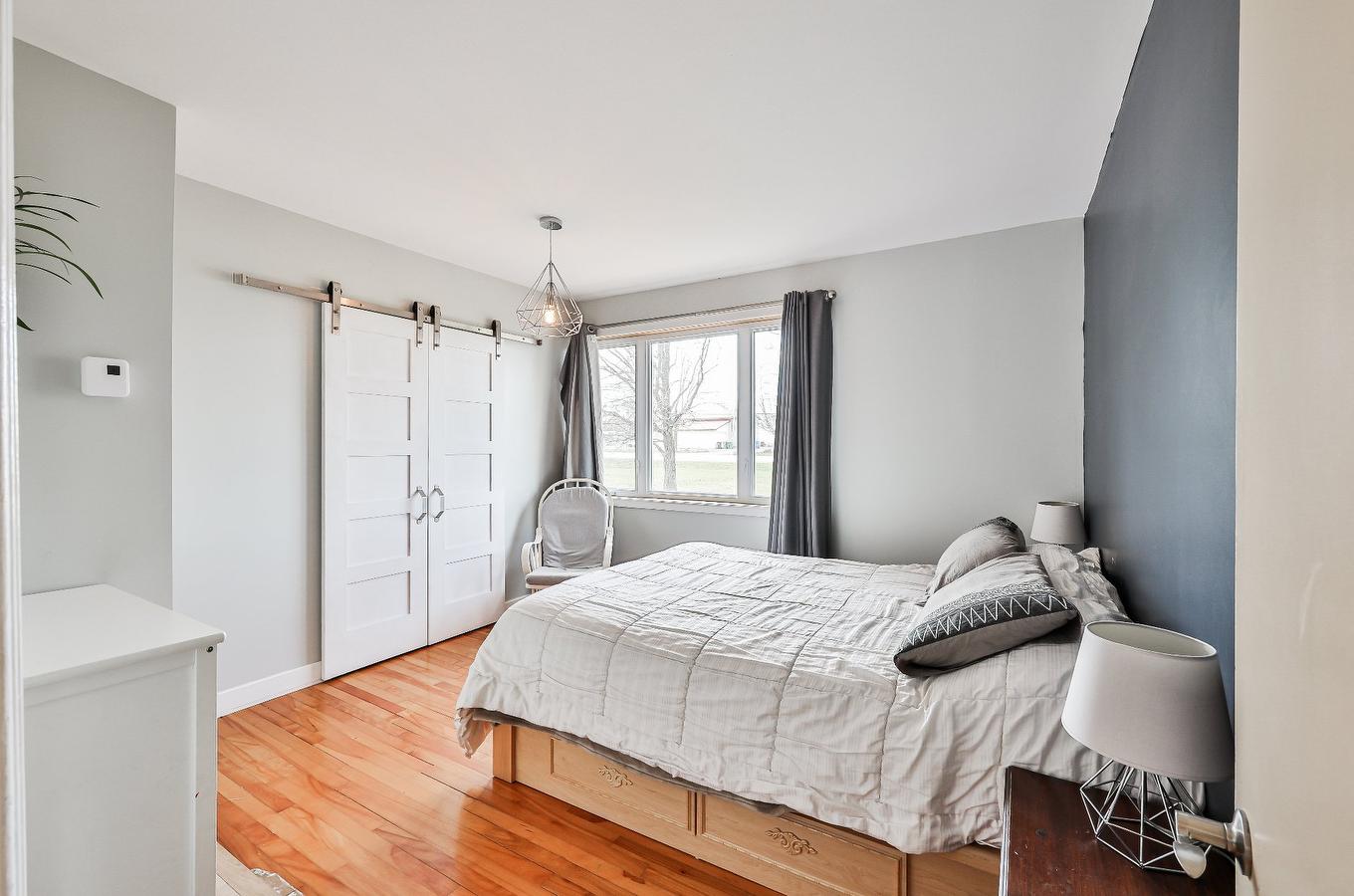 Chambre à coucher principale - 954 Boul. Arthur-Sauvé, Saint-Eustache, QC - Indoor Photo Showing Bedroom