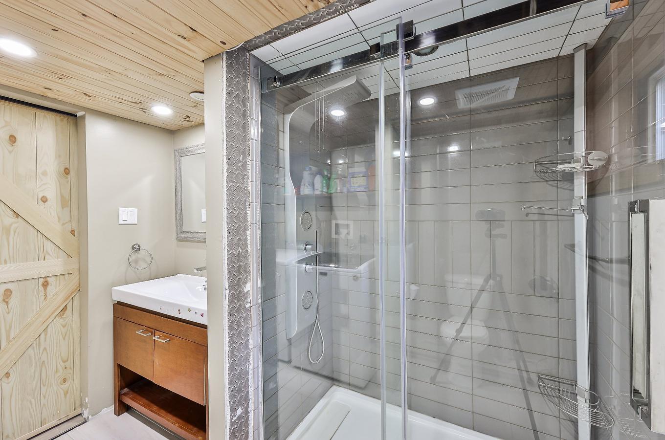 Salle de bains - 954 Boul. Arthur-Sauvé, Saint-Eustache, QC - Indoor Photo Showing Bathroom