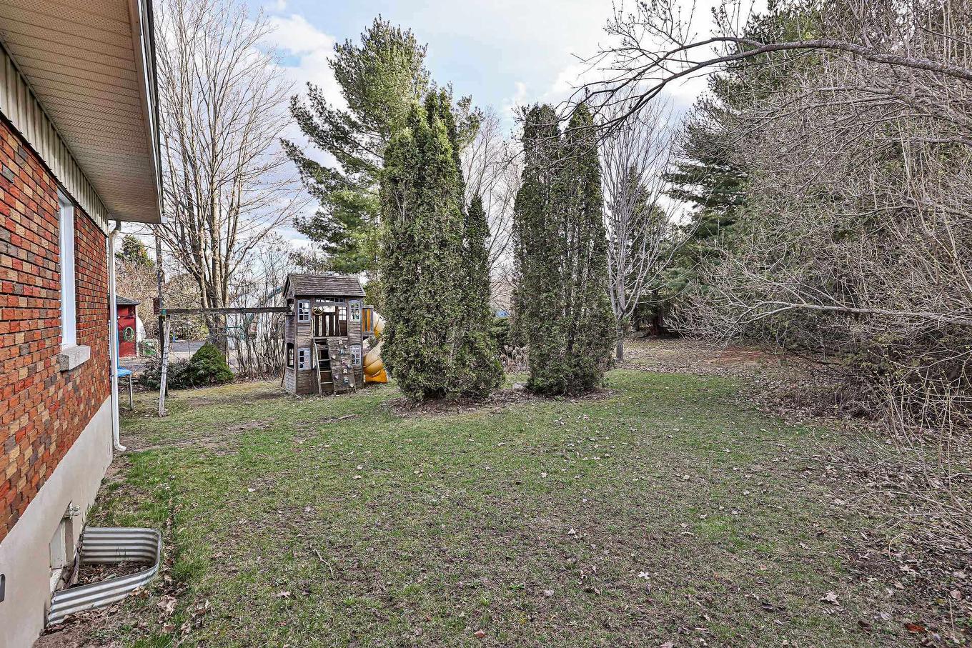 Cour - 954 Boul. Arthur-Sauvé, Saint-Eustache, QC - Outdoor