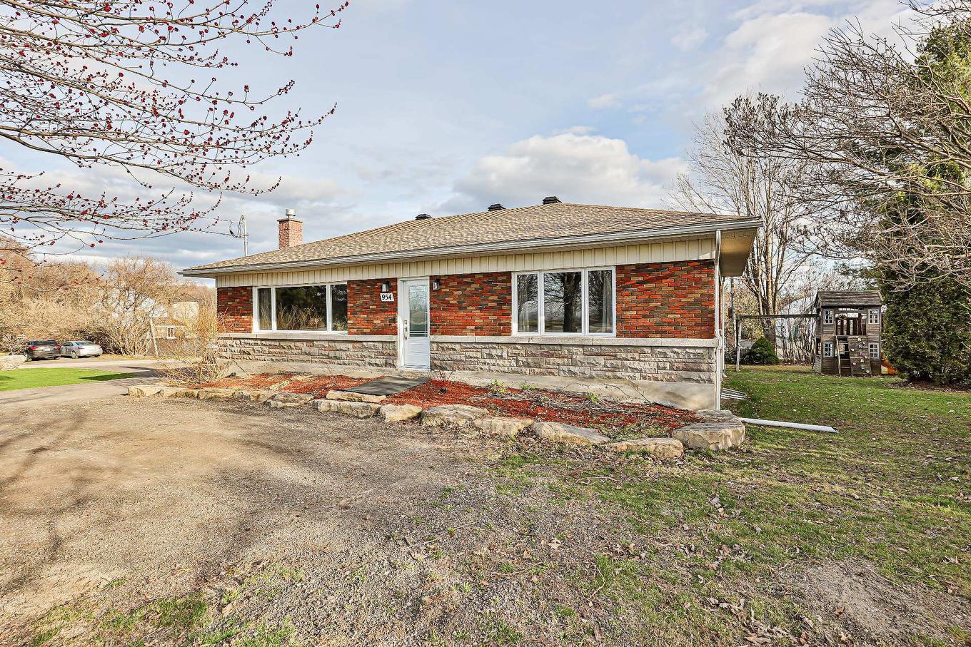 Façade - 954 Boul. Arthur-Sauvé, Saint-Eustache, QC - Outdoor