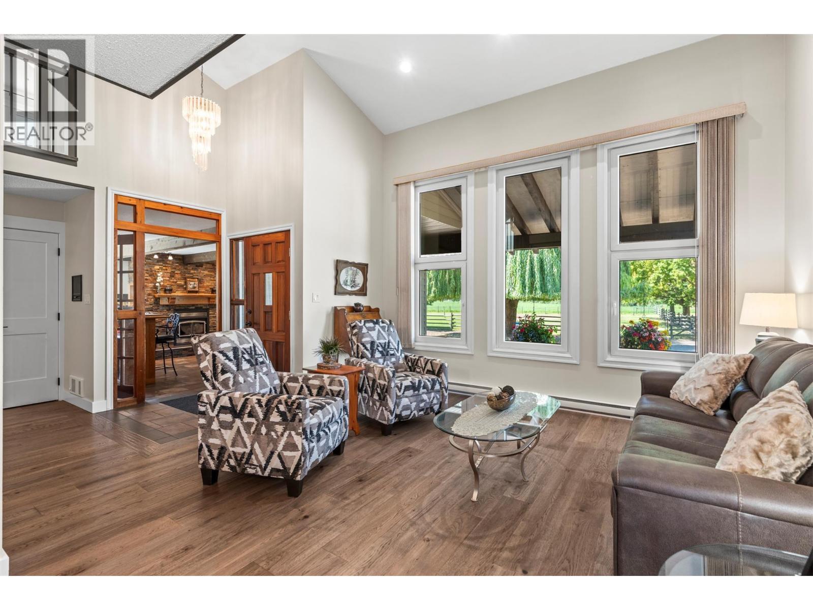 48 Waterside Road, Enderby, BC - Indoor Photo Showing Living Room