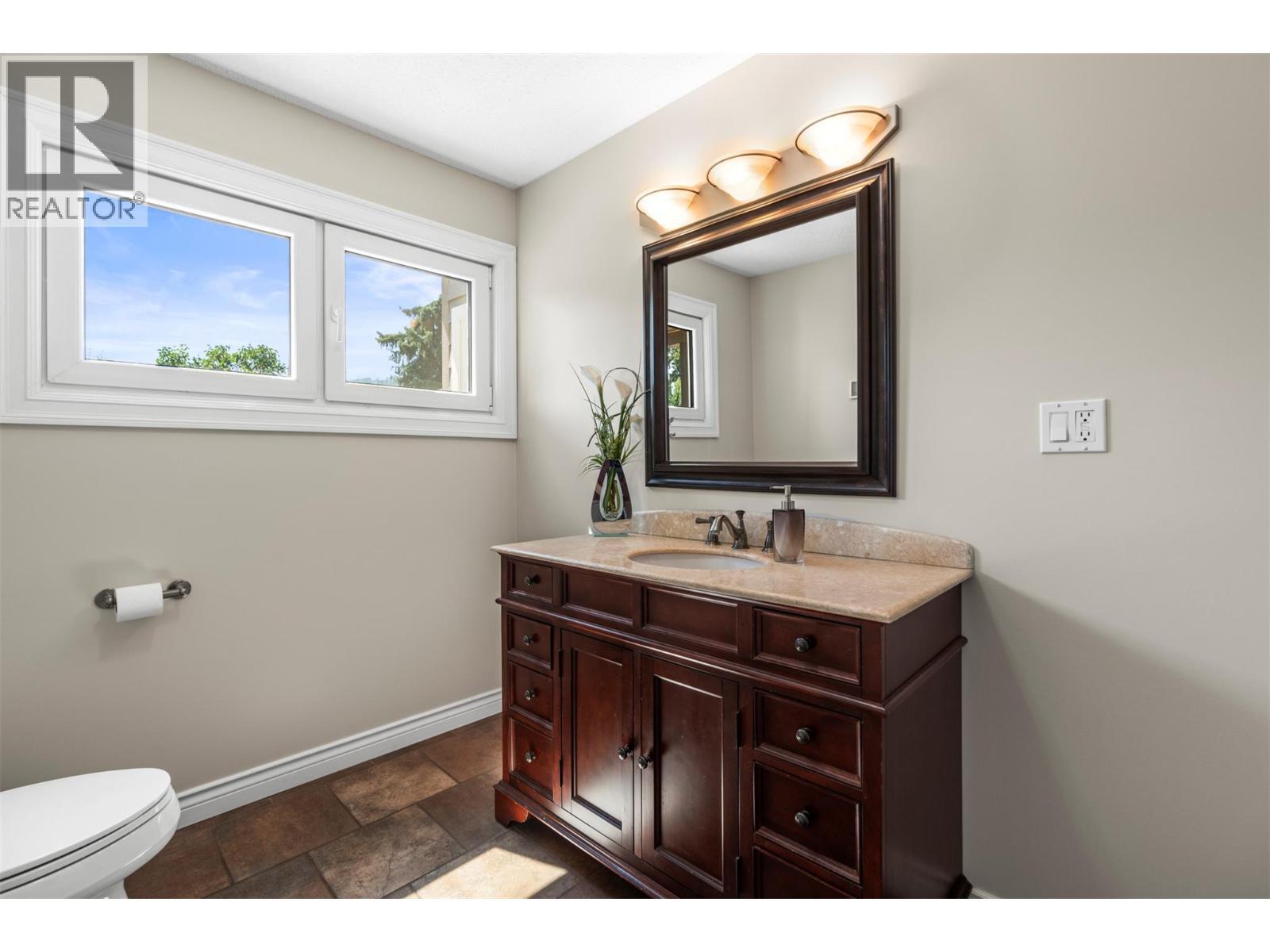 48 Waterside Road, Enderby, BC - Indoor Photo Showing Bathroom