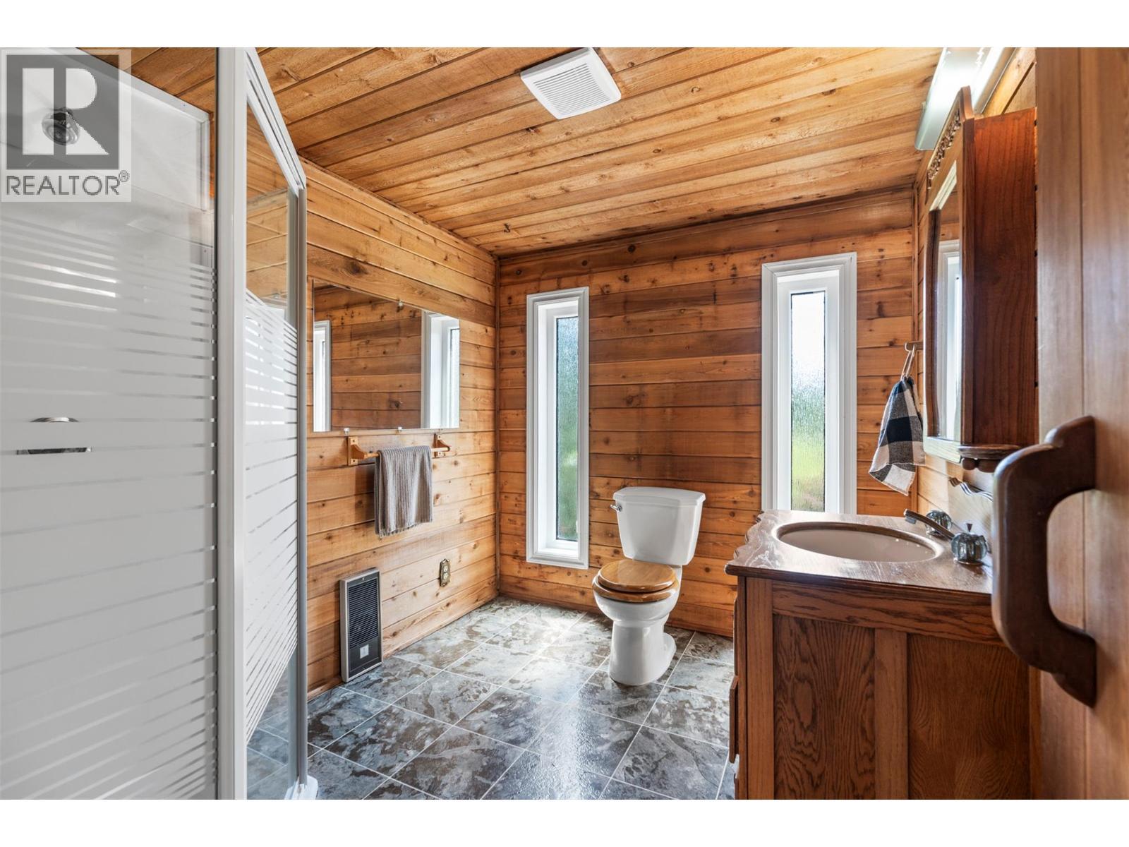 48 Waterside Road, Enderby, BC - Indoor Photo Showing Bathroom