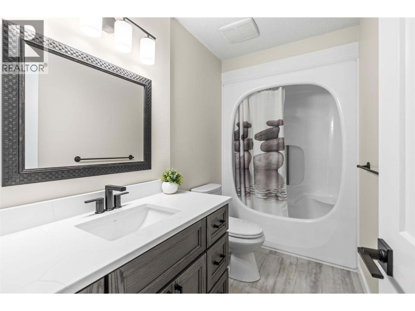 48 Waterside Road, Enderby, BC - Indoor Photo Showing Bathroom