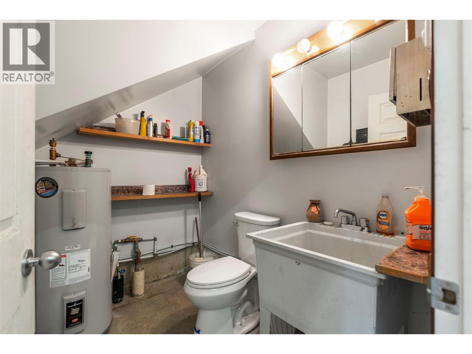 48 Waterside Road, Enderby, BC - Indoor Photo Showing Bathroom