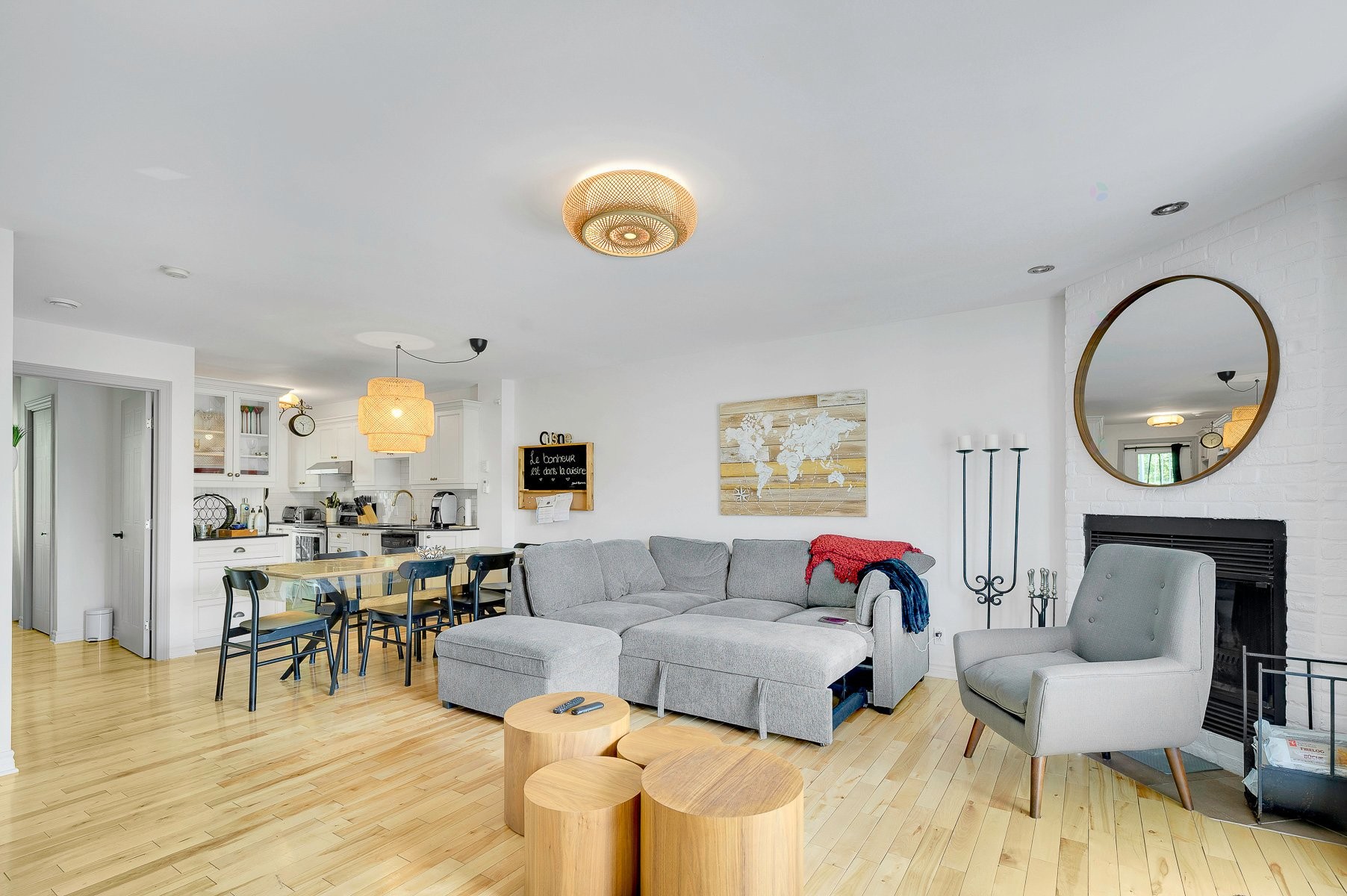 Salon - 743A Rue Principale, Saint-Sauveur, QC - Indoor Photo Showing Living Room