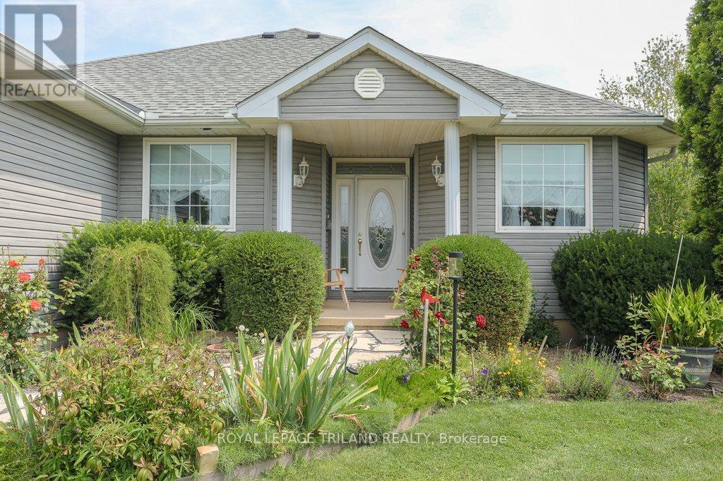 14 Poplar Street, Dutton/Dunwich (Wallacetown), ON - Outdoor With Deck Patio Veranda With Facade