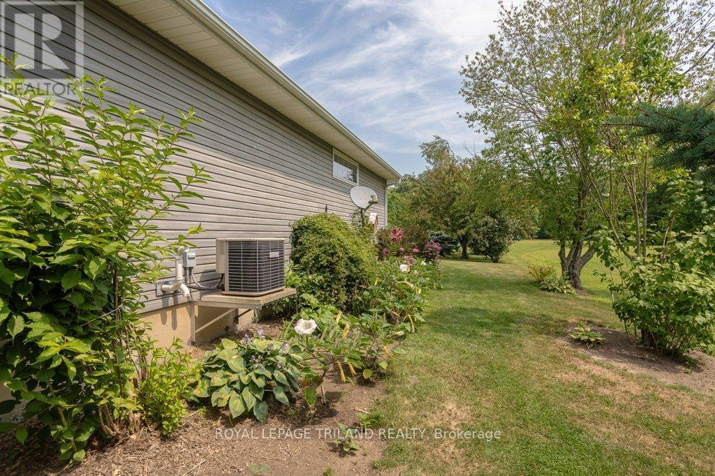 14 Poplar Street, Dutton/Dunwich (Wallacetown), ON - Outdoor