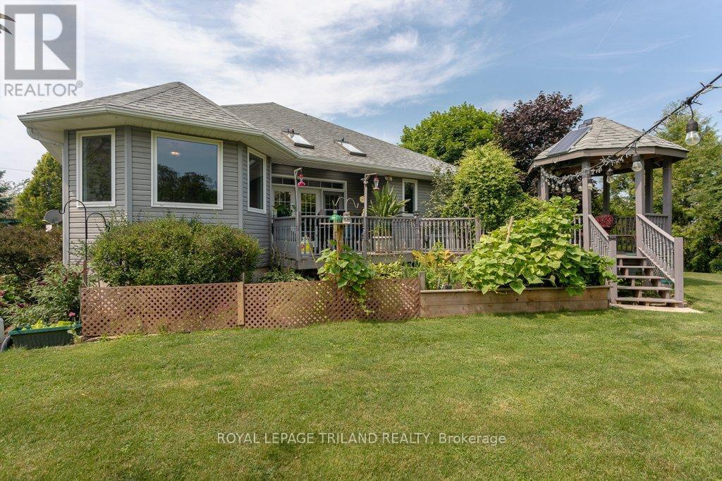 14 Poplar Street, Dutton/Dunwich (Wallacetown), ON - Outdoor With Deck Patio Veranda