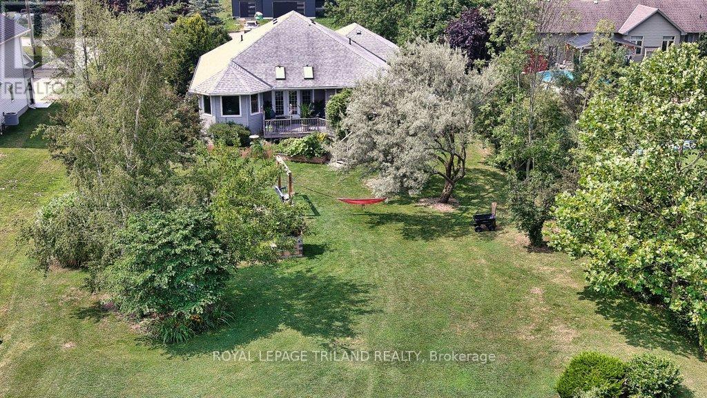 14 Poplar Street, Dutton/Dunwich (Wallacetown), ON - Outdoor