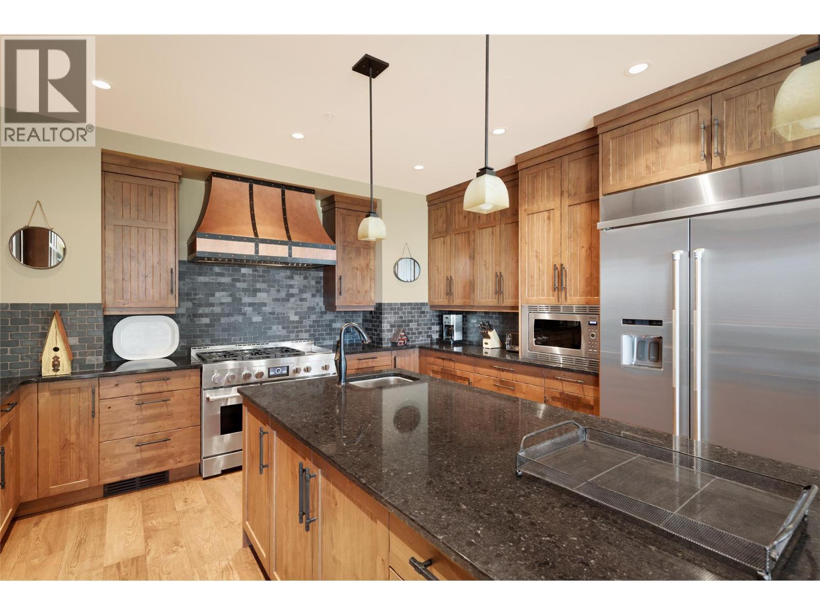 310 Moonshine Crescent Unit# Lot 13, Big White, BC - Indoor Photo Showing Kitchen With Upgraded Kitchen