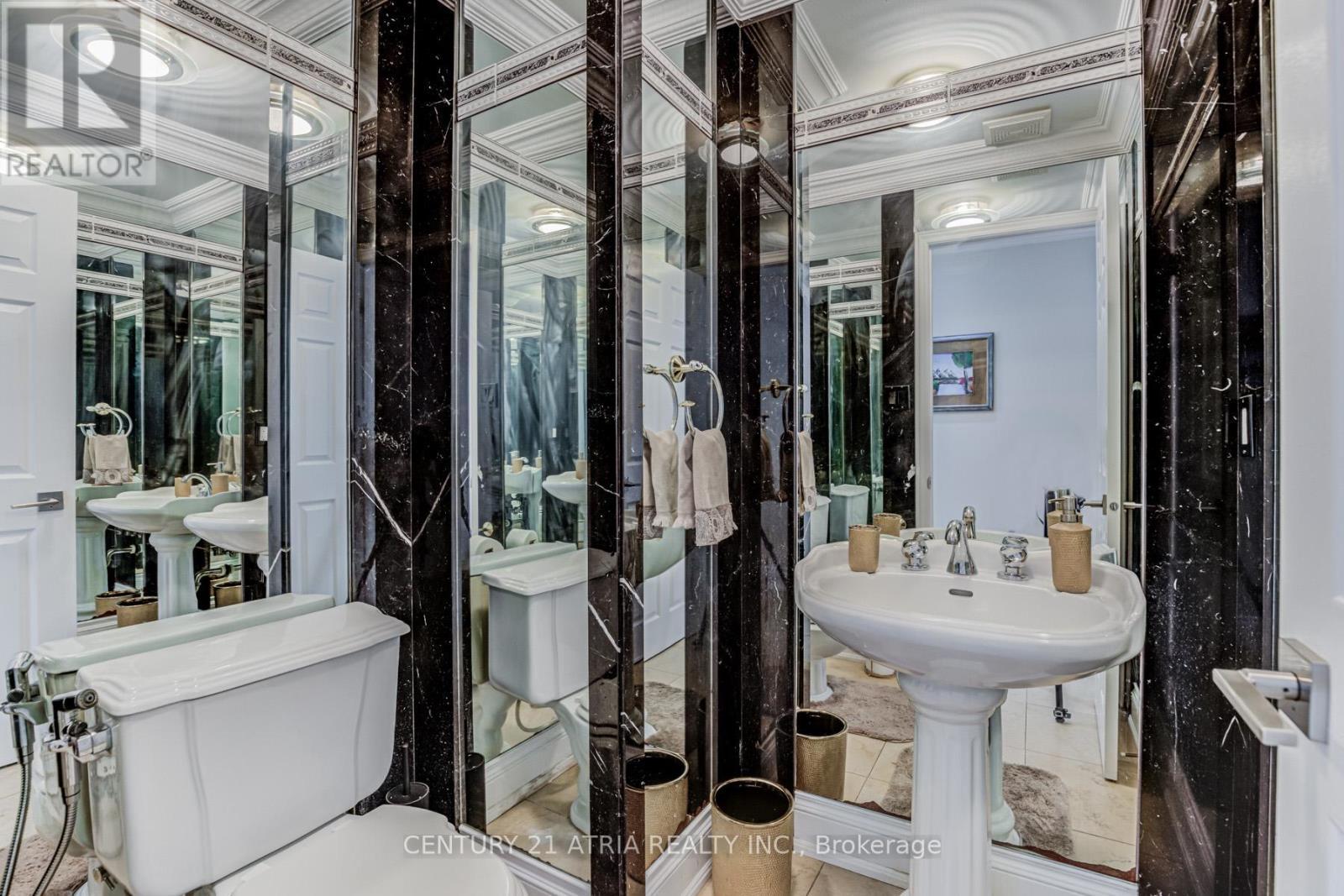 331 Binns Avenue, Newmarket, ON - Indoor Photo Showing Bathroom