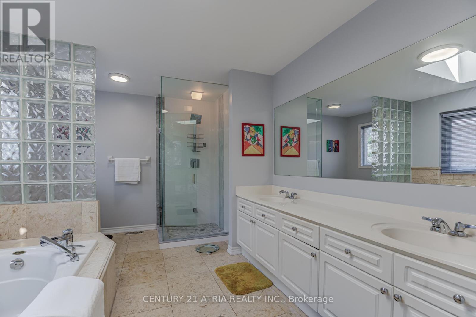 331 Binns Avenue, Newmarket, ON - Indoor Photo Showing Bathroom