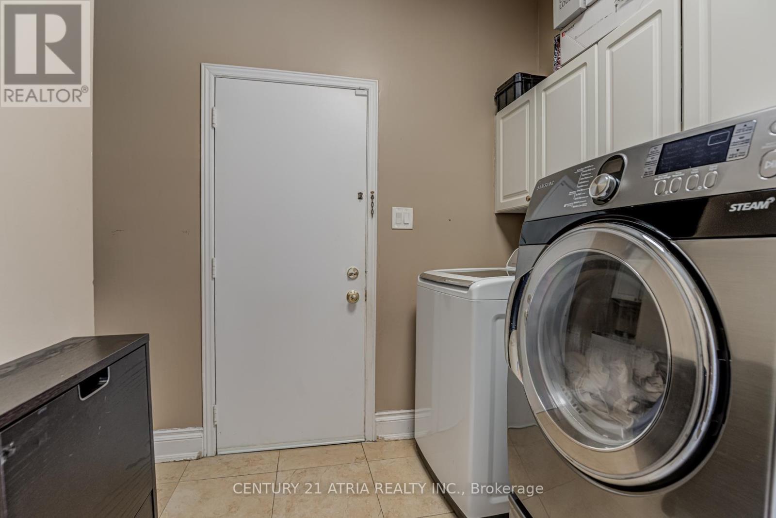 331 Binns Avenue, Newmarket, ON - Indoor Photo Showing Laundry Room
