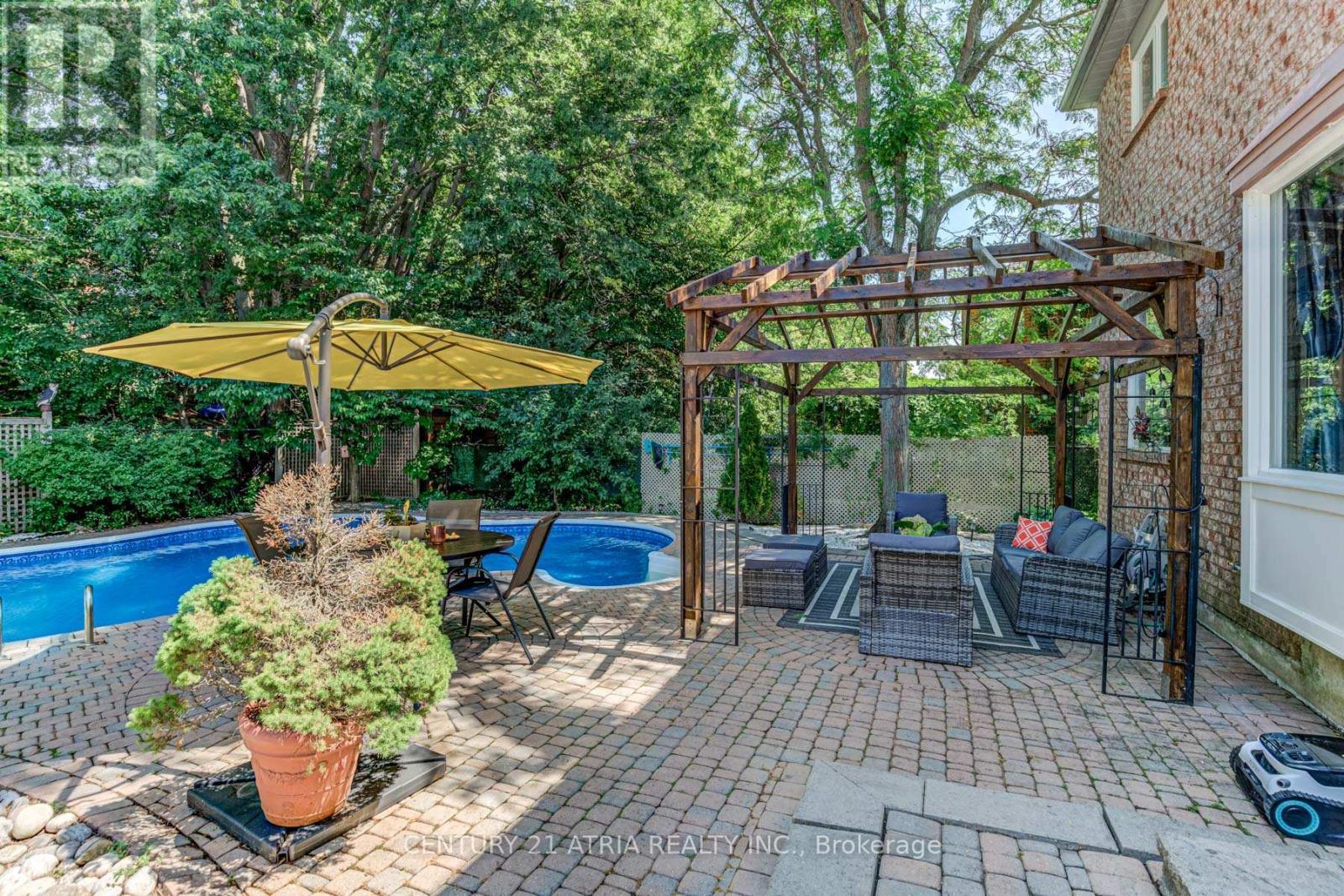331 Binns Avenue, Newmarket, ON - Outdoor With In Ground Pool With Backyard