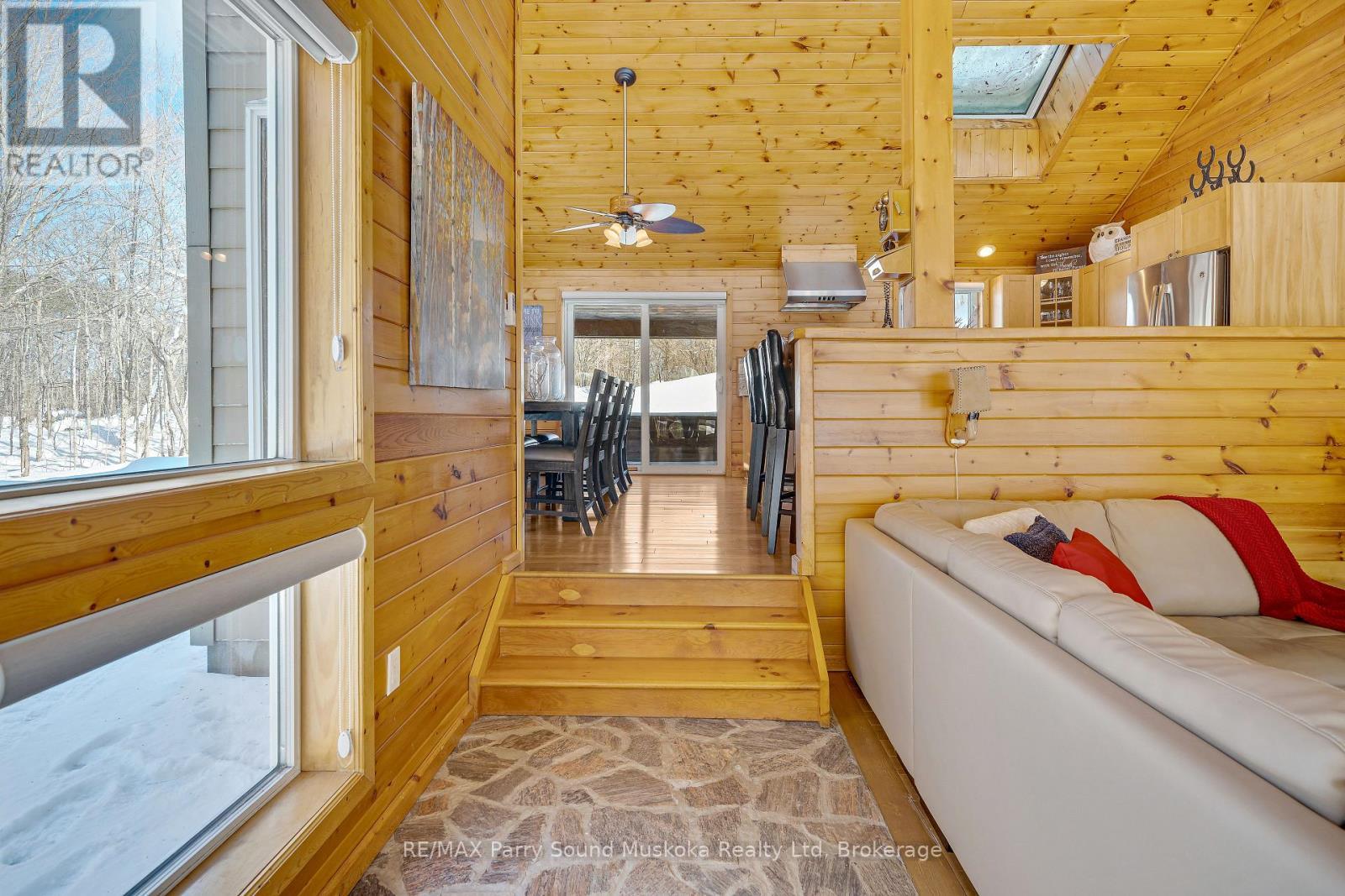 587 Centre Road, Mckellar, ON - Indoor Photo Showing Other Room