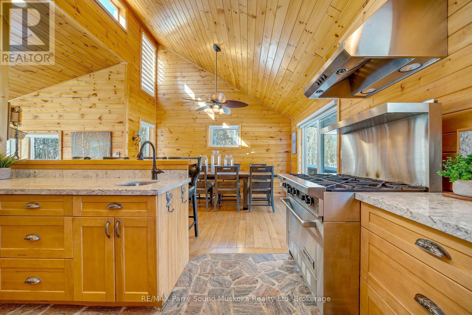 587 Centre Road, Mckellar, ON - Indoor Photo Showing Kitchen