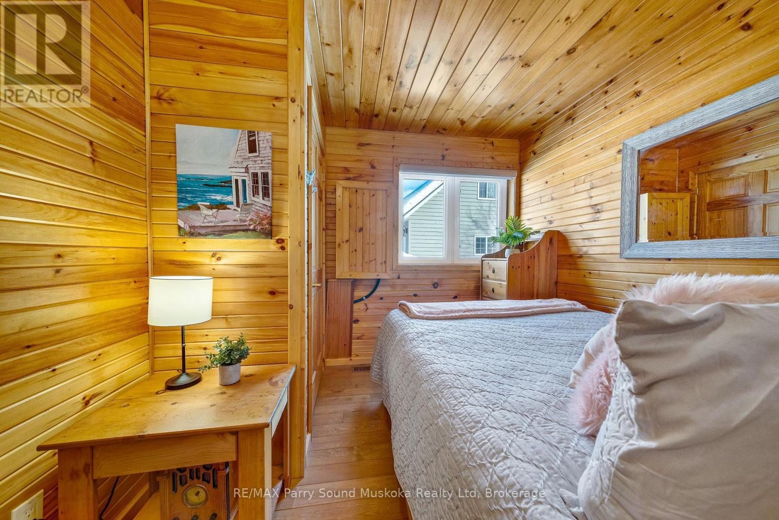 587 Centre Road, Mckellar, ON - Indoor Photo Showing Bedroom