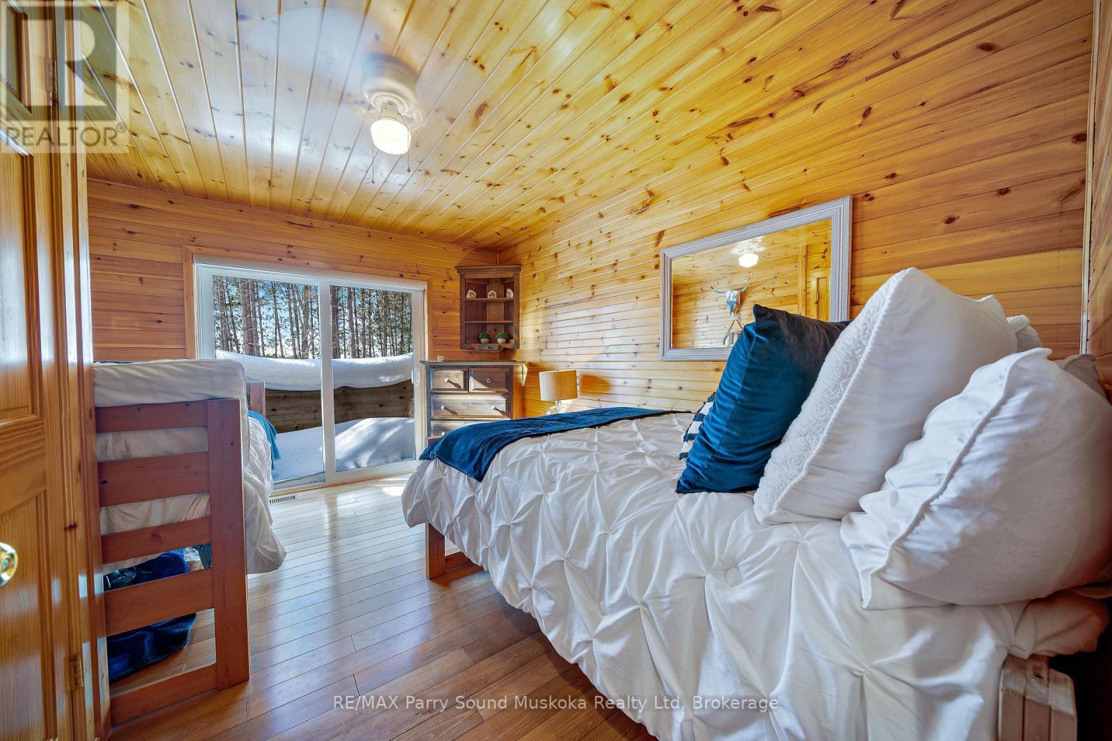 587 Centre Road, Mckellar, ON - Indoor Photo Showing Bedroom